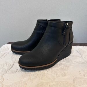 Dr. Scholl's Black Ankle Wedge Booties Boots, size 6 NEW